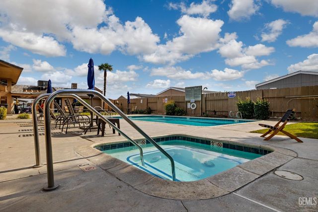 1301 Taft Hwy 92, Bakersfield, CA 93307