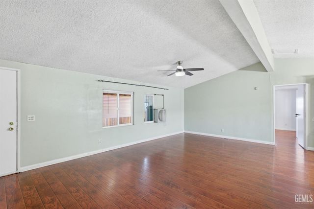 1301 Taft Hwy 92, Bakersfield, CA 93307