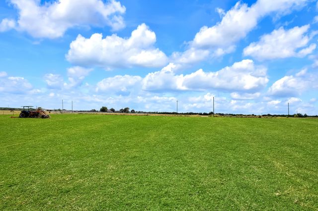 5304 E Line Road, Whitewright, TX 75491