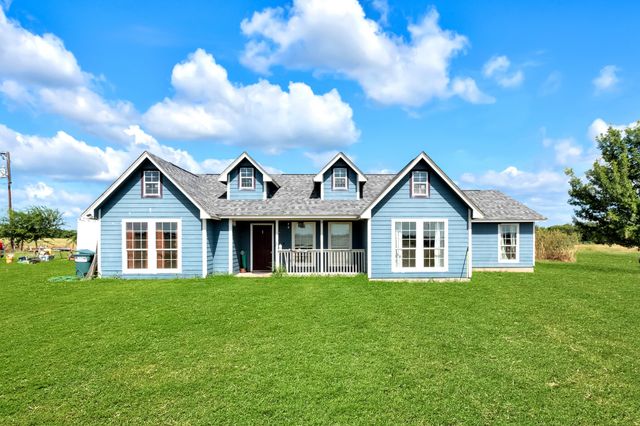 5304 E Line Road, Whitewright, TX 75491