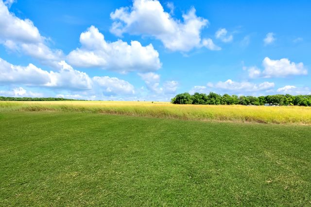 5304 E Line Road, Whitewright, TX 75491