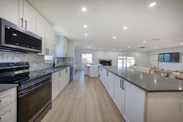 2031 TANGLEWOOD WAY NE, St Petersburg, FL 33702