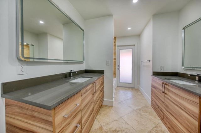 2031 TANGLEWOOD WAY NE, St Petersburg, FL 33702