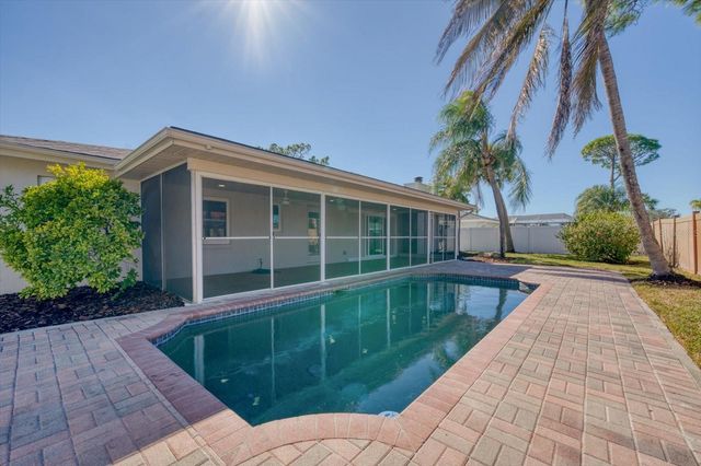 2031 TANGLEWOOD WAY NE, St Petersburg, FL 33702