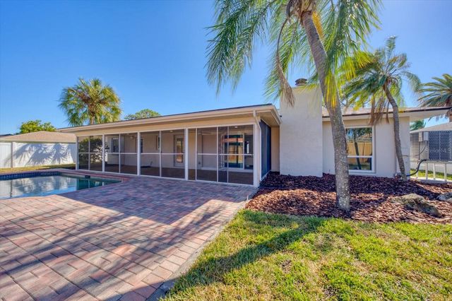 2031 TANGLEWOOD WAY NE, St Petersburg, FL 33702