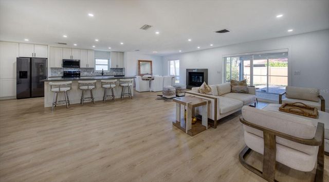 2031 TANGLEWOOD WAY NE, St Petersburg, FL 33702