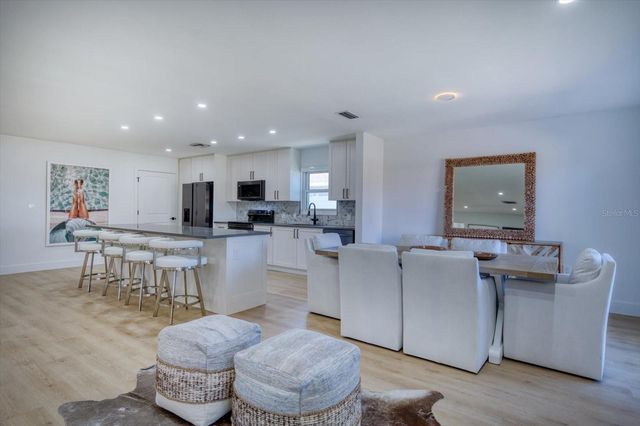 2031 TANGLEWOOD WAY NE, St Petersburg, FL 33702