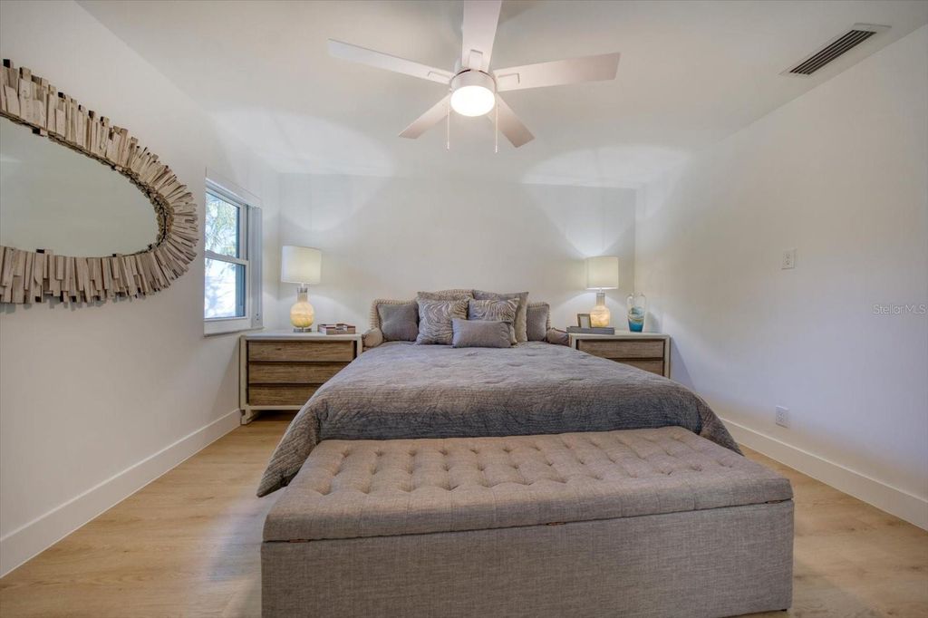 Image 15 of property listing at 2031 TANGLEWOOD WAY NE, St Petersburg, FL 33702