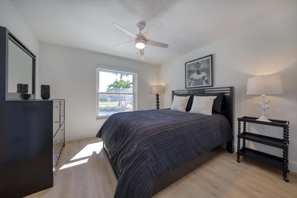 Image 16 of property listing at 2031 TANGLEWOOD WAY NE, St Petersburg, FL 33702