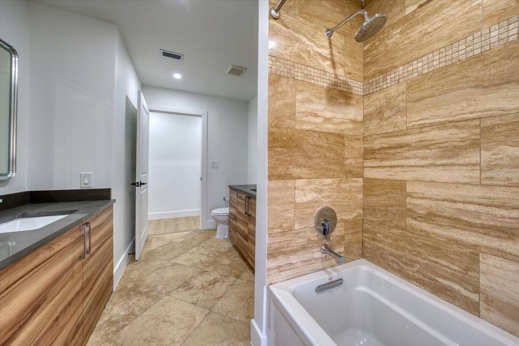 Image 18 of property listing at 2031 TANGLEWOOD WAY NE, St Petersburg, FL 33702