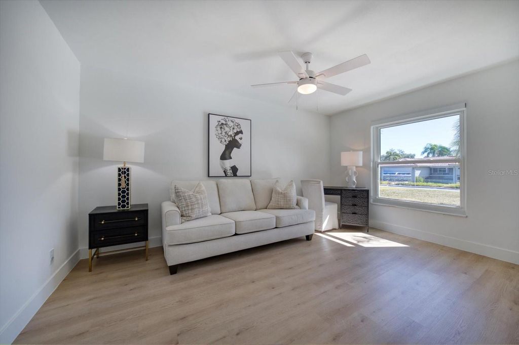 Image 21 of property listing at 2031 TANGLEWOOD WAY NE, St Petersburg, FL 33702