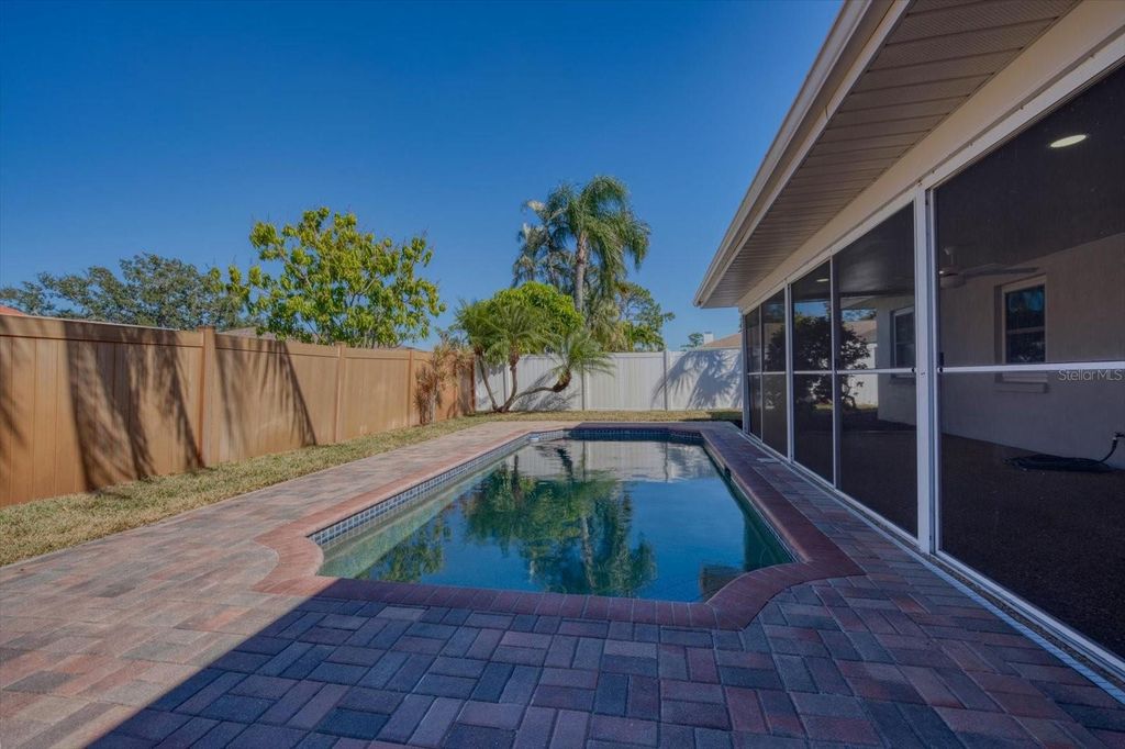 Image 25 of property listing at 2031 TANGLEWOOD WAY NE, St Petersburg, FL 33702