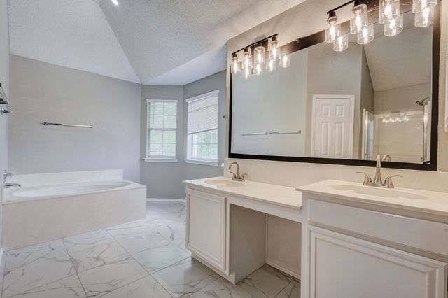 9049 Elbe Trail, Fort Worth, TX 76118