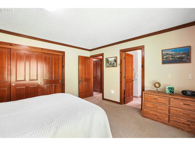 11900 Se ZION HILL Dr, Damascus, OR 97089