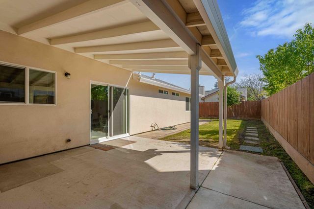 1804 Ipswich Way, Modesto, CA 95358