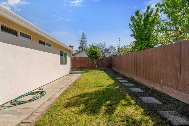 1804 Ipswich Way, Modesto, CA 95358