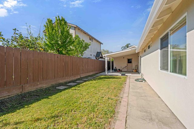 1804 Ipswich Way, Modesto, CA 95358