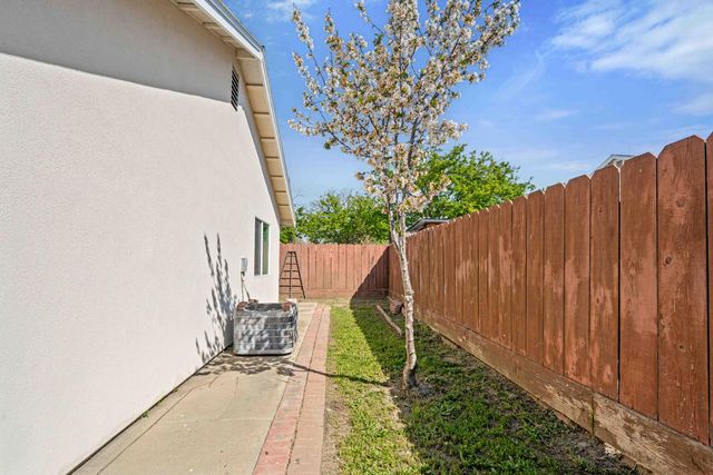 1804 Ipswich Way, Modesto, CA 95358