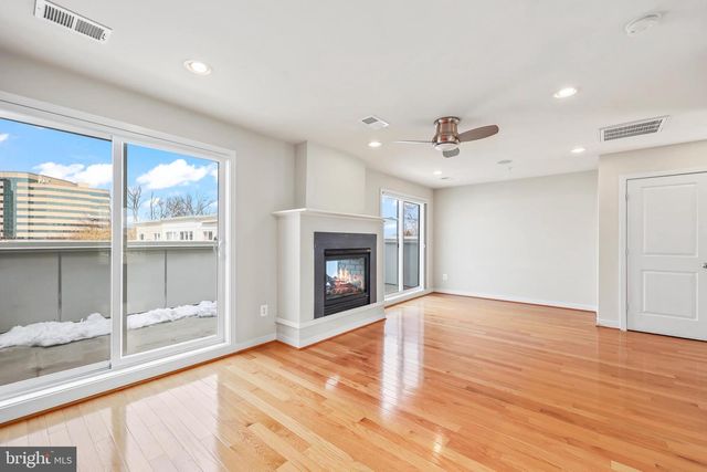 12133 TRIBUNE ST, Fairfax, VA 22033