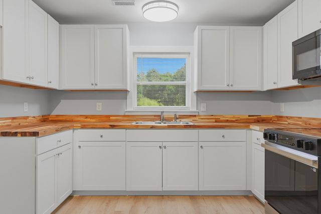 141 Kylie Lane, Saint Stephen, SC 29479
