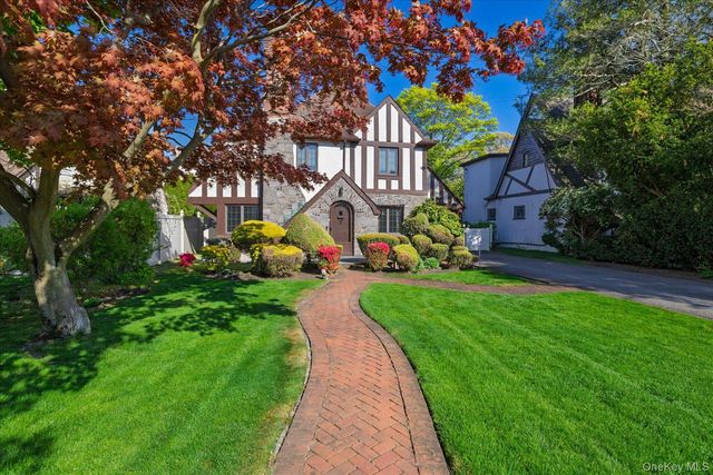 19 Addison Place, Rockville Centre, NY 11570