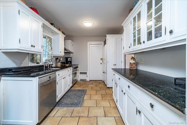 19 Addison Place, Rockville Centre, NY 11570
