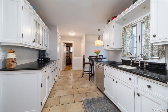19 Addison Place, Rockville Centre, NY 11570