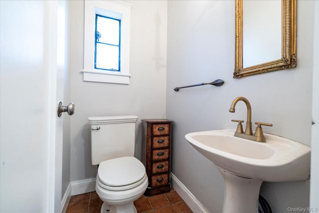 19 Addison Place, Rockville Centre, NY 11570