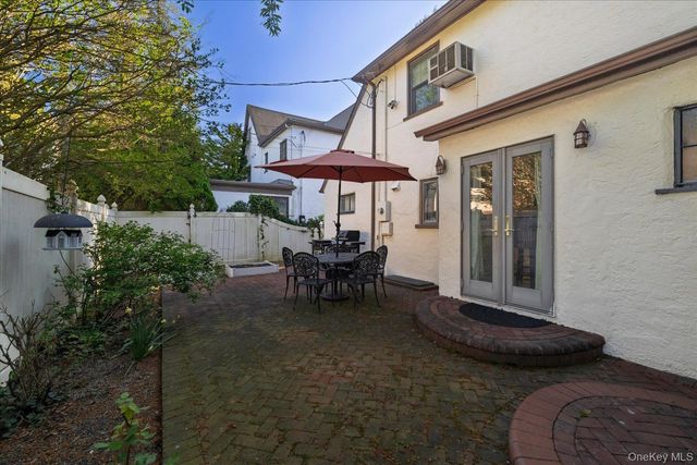 19 Addison Place, Rockville Centre, NY 11570