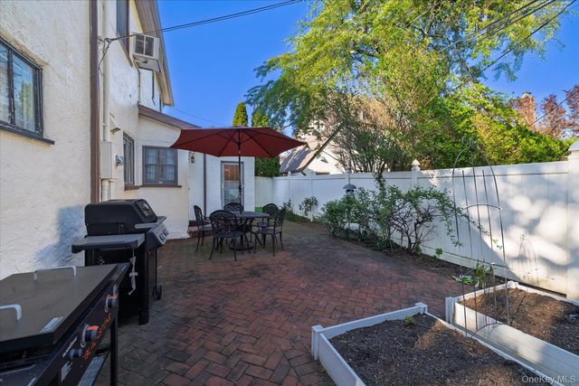 19 Addison Place, Rockville Centre, NY 11570