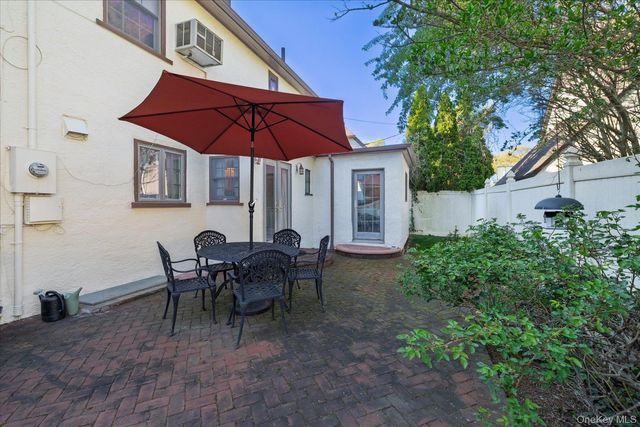 19 Addison Place, Rockville Centre, NY 11570