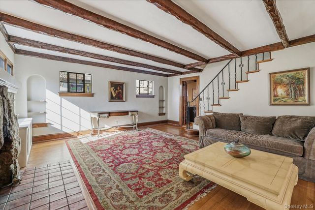 19 Addison Place, Rockville Centre, NY 11570