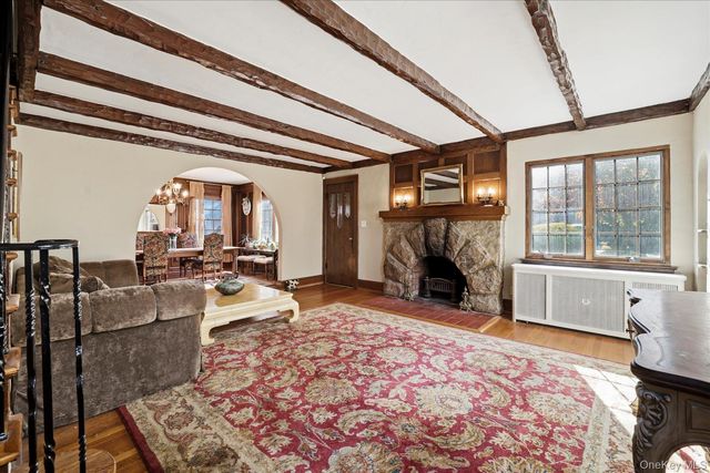 19 Addison Place, Rockville Centre, NY 11570