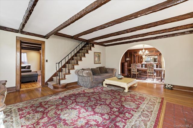 19 Addison Place, Rockville Centre, NY 11570