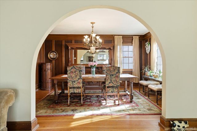 19 Addison Place, Rockville Centre, NY 11570