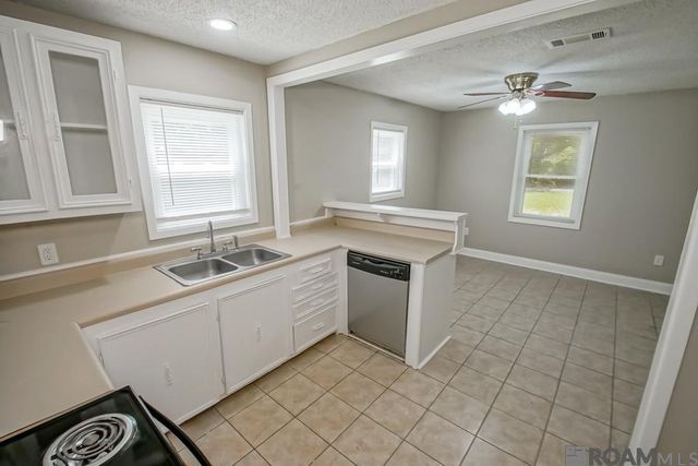 33872 Courtney Ln, Denham Springs, LA 70706