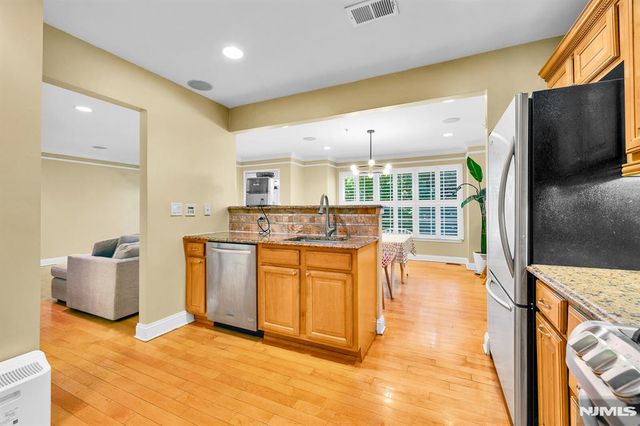 196 Blue Heron Drive 196, Secaucus, NJ 07094