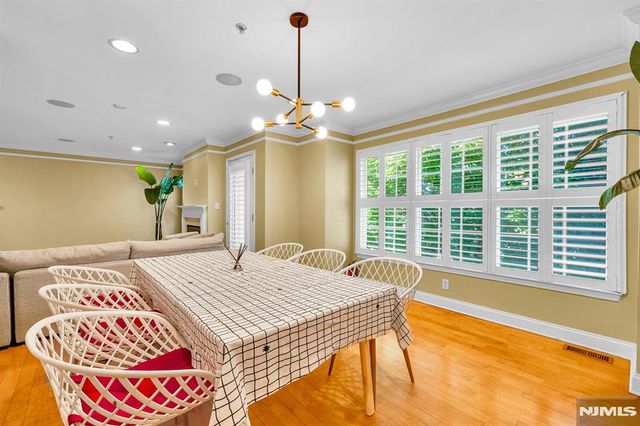 196 Blue Heron Drive 196, Secaucus, NJ 07094