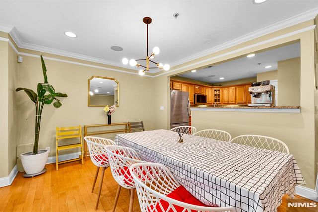 196 Blue Heron Drive 196, Secaucus, NJ 07094