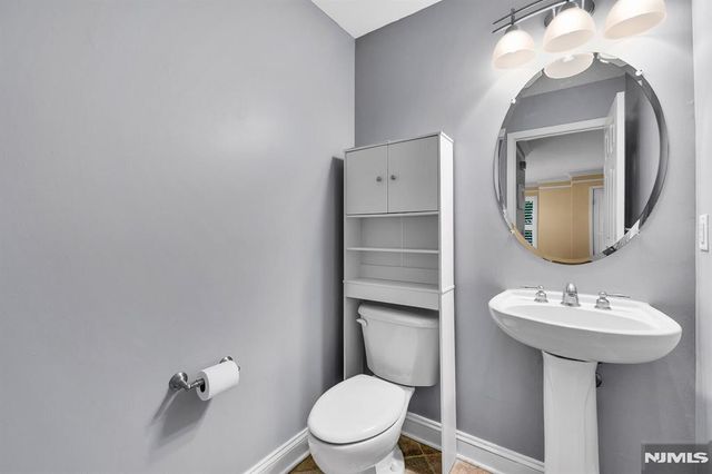 196 Blue Heron Drive 196, Secaucus, NJ 07094