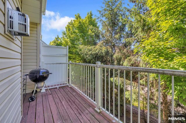 196 Blue Heron Drive 196, Secaucus, NJ 07094