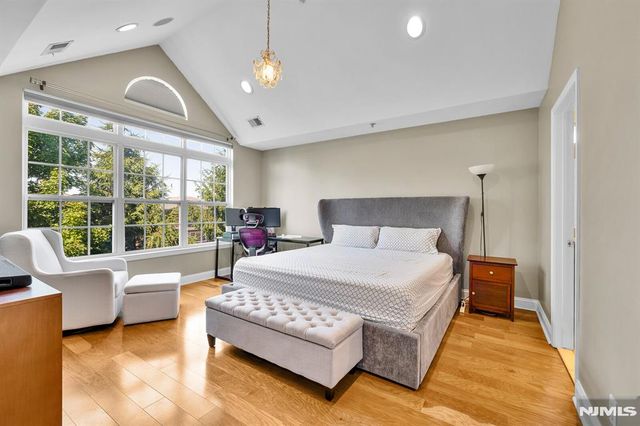 196 Blue Heron Drive 196, Secaucus, NJ 07094
