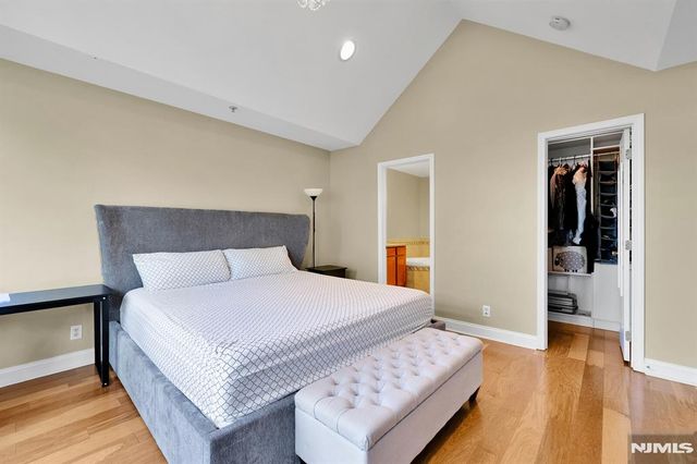 196 Blue Heron Drive 196, Secaucus, NJ 07094