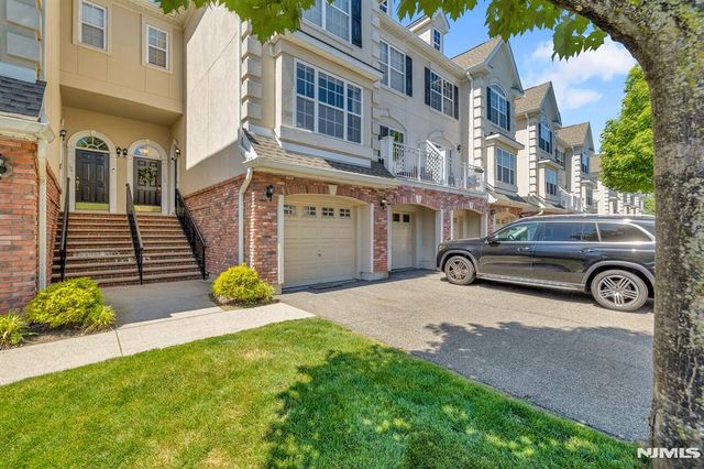 196 Blue Heron Drive 196, Secaucus, NJ 07094
