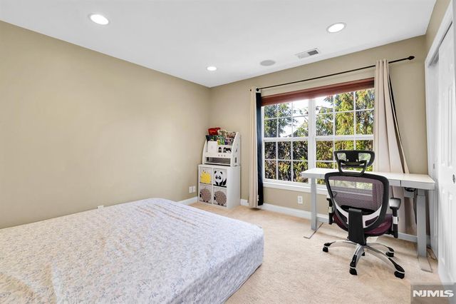 196 Blue Heron Drive 196, Secaucus, NJ 07094