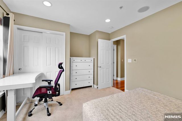 196 Blue Heron Drive 196, Secaucus, NJ 07094