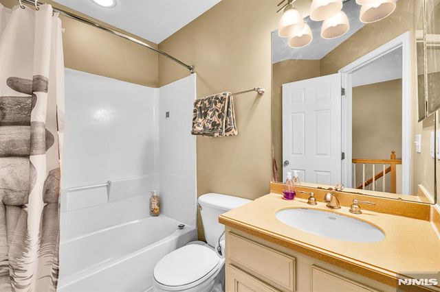 196 Blue Heron Drive 196, Secaucus, NJ 07094