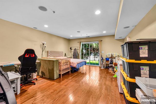 196 Blue Heron Drive 196, Secaucus, NJ 07094