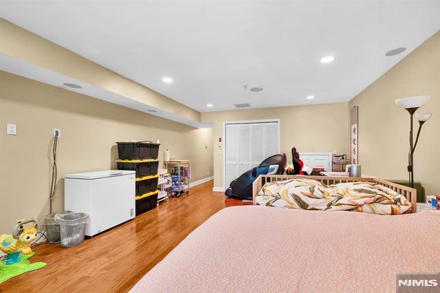 196 Blue Heron Drive 196, Secaucus, NJ 07094