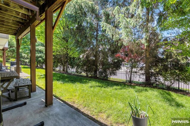 196 Blue Heron Drive 196, Secaucus, NJ 07094